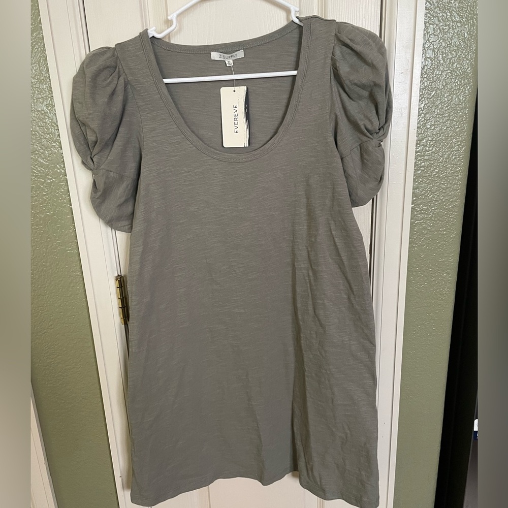 Dress with puff sleeves